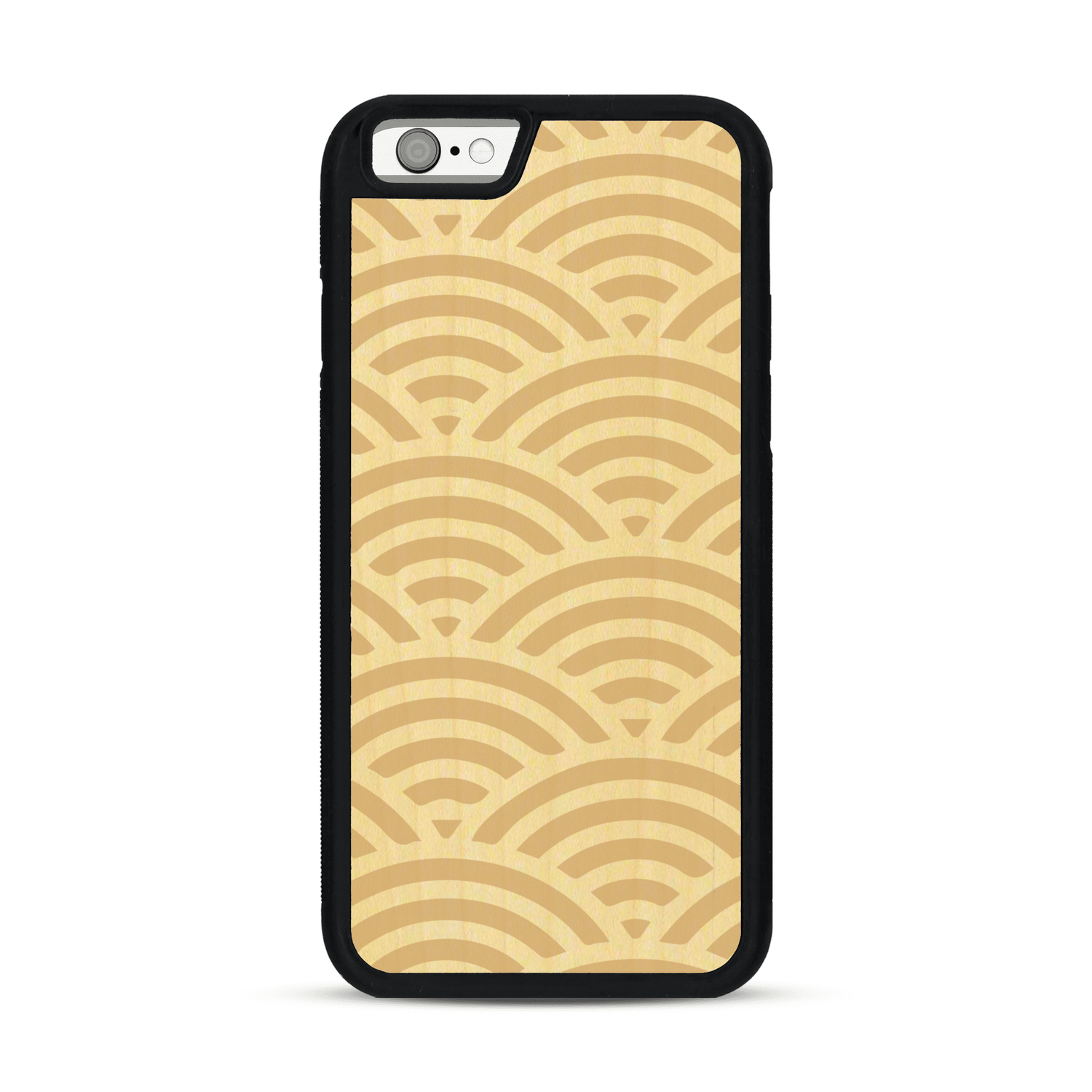 Coque de protection en bois véritable fabriquée en France pour  baptisée "La Sinjak" avec un motif de gravure abstrait représentant la répétition d'un symbole wifi