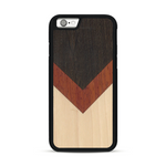 Coque de protection en bois véritable fabriquée en France pour  alliant du chêne fumé, du padouk et du bambou en forme de chevron sur le thème de l'art abstrait