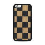 Coque de protection en bois véritable fabriquée en France pour  alliant plusieurs essences de bois pour représenter un damier