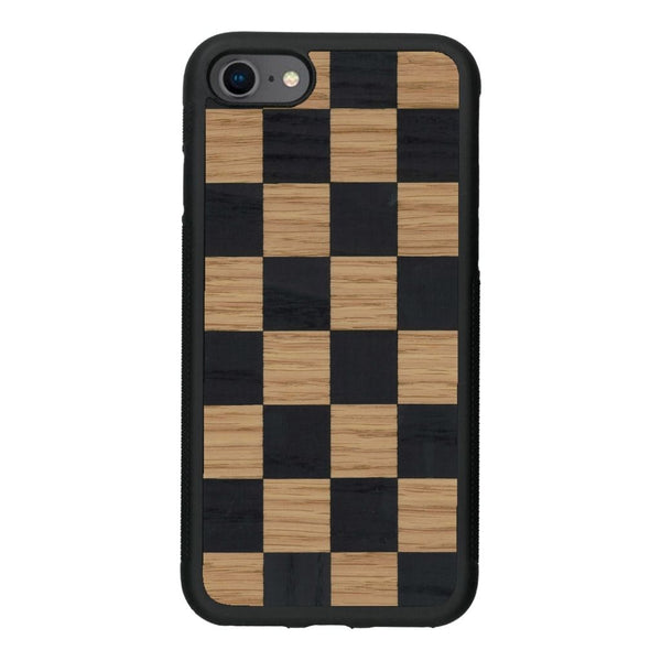 Coque de protection en bois véritable fabriquée en France pour iPhone 6 / 6s alliant plusieurs essences de bois pour représenter un damier