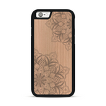 Coque de protection en bois véritable fabriquée en France pour  sur le thème de la bohème et du tatouage au henné avec une gravure représentant un mandala