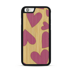 Coque de protection en bois véritable fabriquée en France pour  alliant plusieurs essences de bois pour représenter des coeurs pour les amoureux