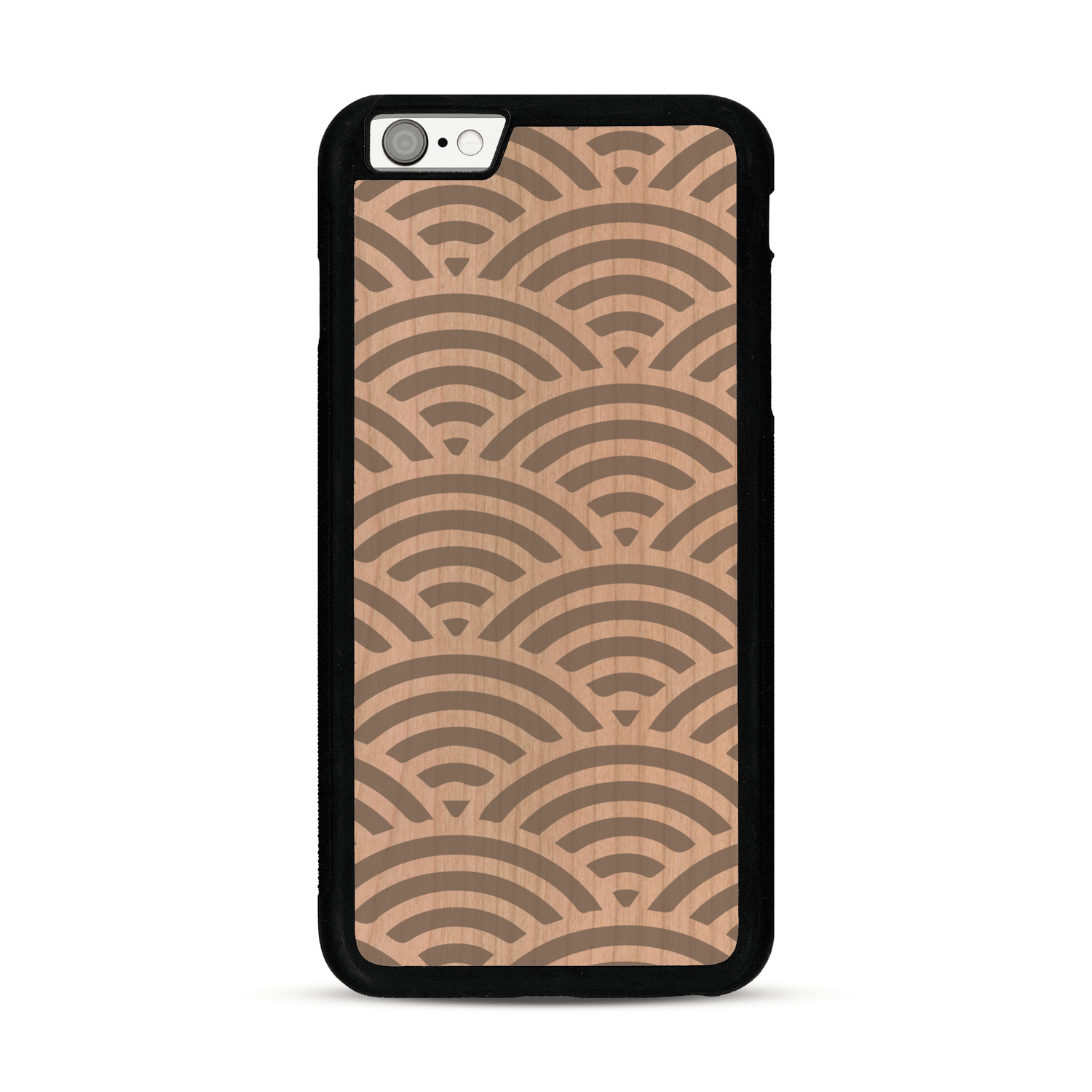 Coque de protection en bois véritable fabriquée en France pour  baptisée "La Sinjak" avec un motif de gravure abstrait représentant la répétition d'un symbole wifi