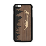 Coque de protection en bois véritable fabriquée en France pour  sur le thème de la nature et de la montagne qui allie du chêne fumé, du noyer et du bambou représentant le mont mézenc