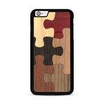 Coque de protection en bois véritable fabriquée en France pour  représentant un puzzle en six pièces qui allie du chêne fumé, du noyer, du bambou, du padouk, du merisier et de l'acajou