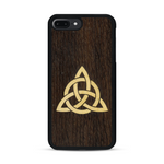 Coque de protection en bois véritable fabriquée en France pour  alliant du chêne fumé et du bambou représentant une triquetra