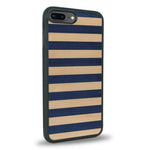 Coque de protection en bois véritable fabriquée en France pour iPhone 7 Plus / 8 Plus alliant plusieurs essences de bois pour représenter une marinière