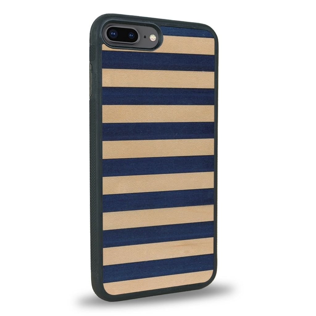 Coque de protection en bois véritable fabriquée en France pour iPhone 7 Plus / 8 Plus alliant plusieurs essences de bois pour représenter une marinière