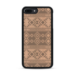 Coque de protection en bois véritable fabriquée en France pour  avec des motifs géométriques s'inspirant des temples aztèques, mayas et incas