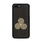Coque de protection en bois véritable fabriquée en France pour  alliant du chêne fumé et du bambou et doré représentant un triskell