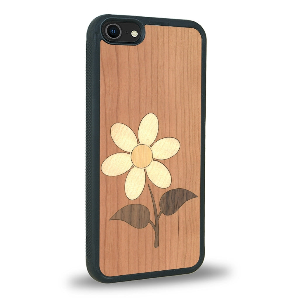 Coque de protection en bois véritable fabriquée en France pour iPhone SE 2020 alliant plusieurs essences de bois pour représenter une marguerite