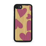 Coque de protection en bois véritable fabriquée en France pour  alliant plusieurs essences de bois pour représenter des coeurs pour les amoureux