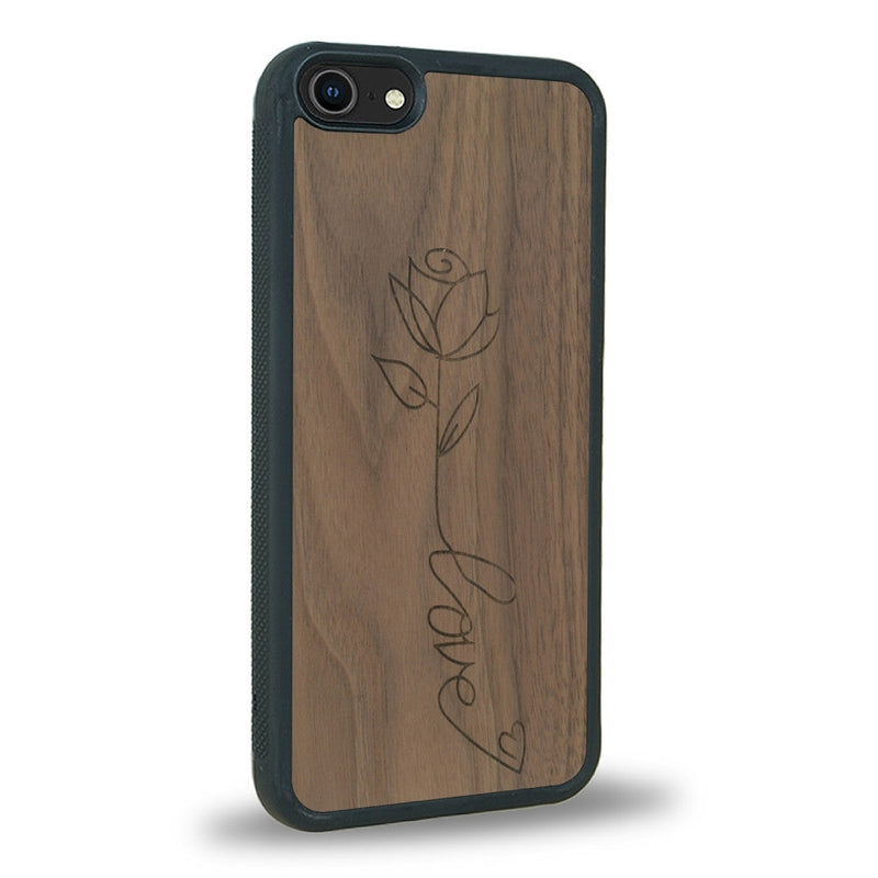 Coque de protection en bois véritable fabriquée en France pour iPhone SE 2022 sur le thème de la fête des mères avec un motif représentant une fleur dont la tige forme le mot "love"
