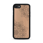 Coque de protection en bois véritable fabriquée en France pour  sur le thème de la bohème et du tatouage au henné avec une gravure représentant un mandala