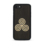 Coque de protection en bois véritable fabriquée en France pour  alliant du chêne fumé et du bambou et doré représentant un triskell