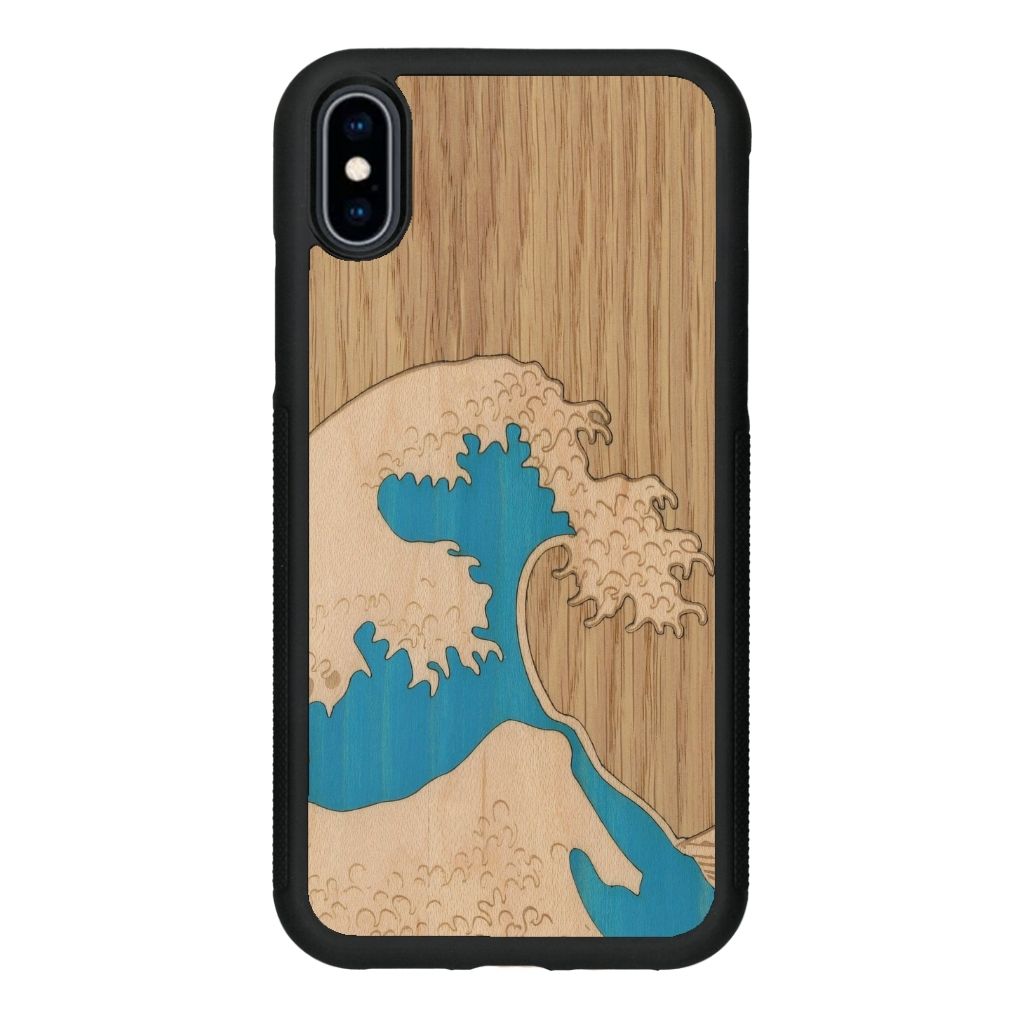 Coque de protection en bois véritable fabriquée en France pour iPhone X alliant plusieurs essences de bois pour représenter la célèbre grande vague de Kanagawa
