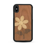 Coque de protection en bois véritable fabriquée en France pour  alliant plusieurs essences de bois pour représenter une marguerite