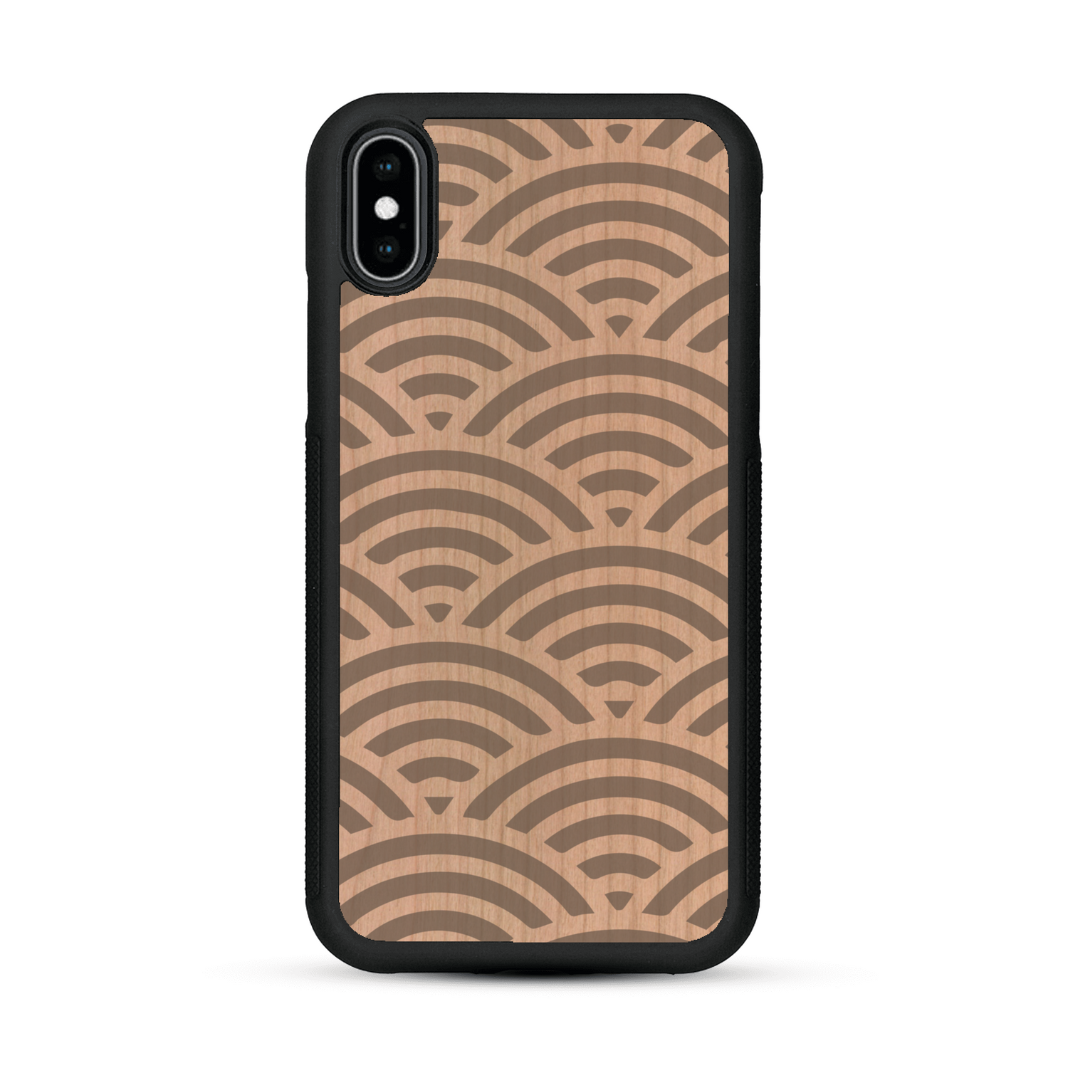 Coque de protection en bois véritable fabriquée en France pour  baptisée "La Sinjak" avec un motif de gravure abstrait représentant la répétition d'un symbole wifi