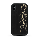 Coque de protection en bois véritable fabriquée en France pour  alliant plusieurs essences de bois pour représenter un éclair divin