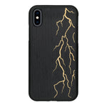 Coque de protection en bois véritable fabriquée en France pour iPhone X alliant plusieurs essences de bois pour représenter un éclair divin