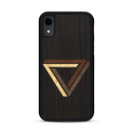 Coque de protection en bois véritable fabriquée en France pour  sur le thème de l'art géométrique qui allie du chêne fumé, du noyer, du bambou et du padouk représentant le triangle de penrose