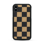 Coque de protection en bois véritable fabriquée en France pour  alliant plusieurs essences de bois pour représenter un damier