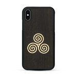 Coque de protection en bois véritable fabriquée en France pour  alliant du chêne fumé et du bambou et doré représentant un triskell