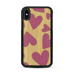 Coque de protection en bois véritable fabriquée en France pour  alliant plusieurs essences de bois pour représenter des coeurs pour les amoureux