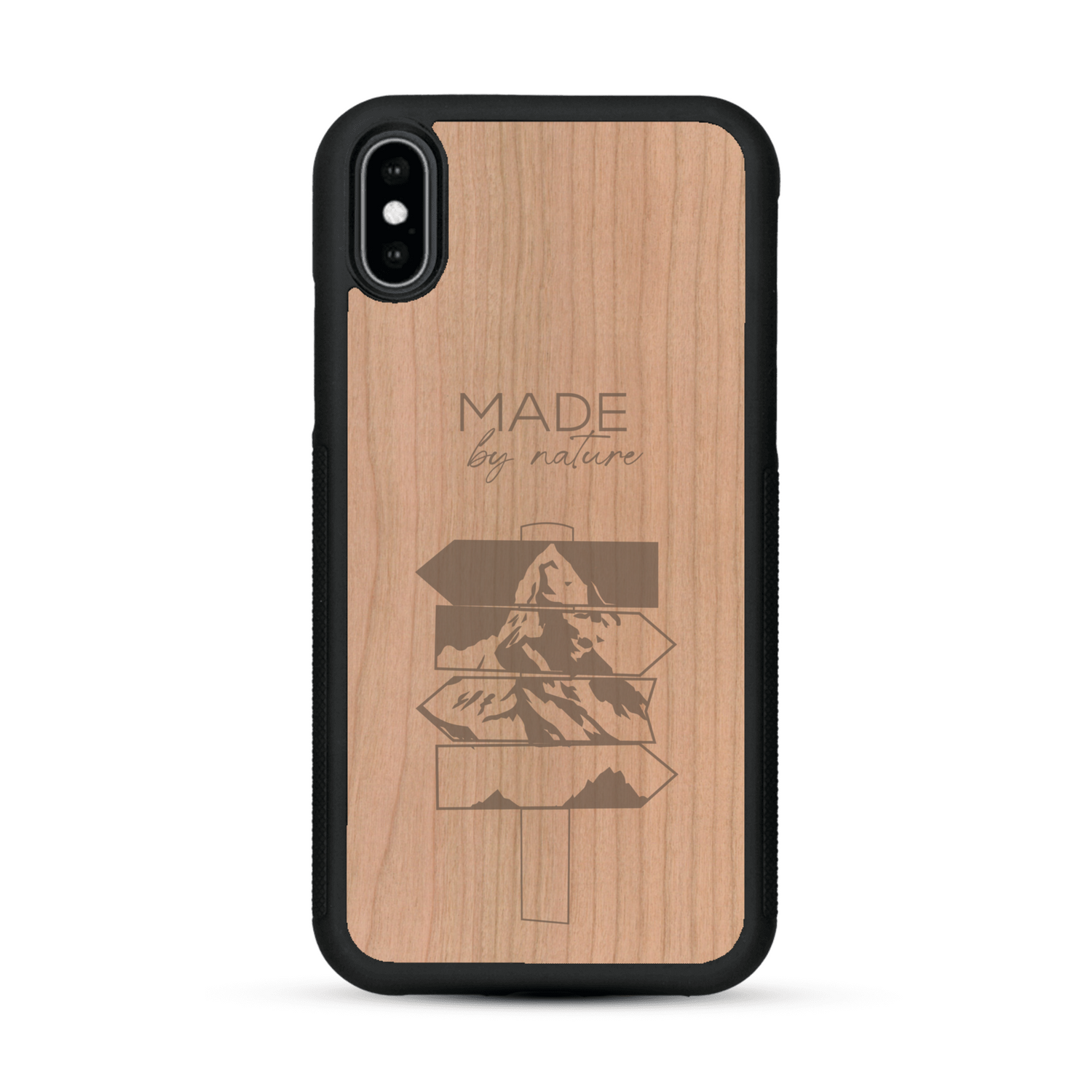 Coque de protection en bois véritable fabriquée en France pour  sur le thème de la nature et des arbres avec une gravure représentant une pomme de pin et la phrase "made by nature"