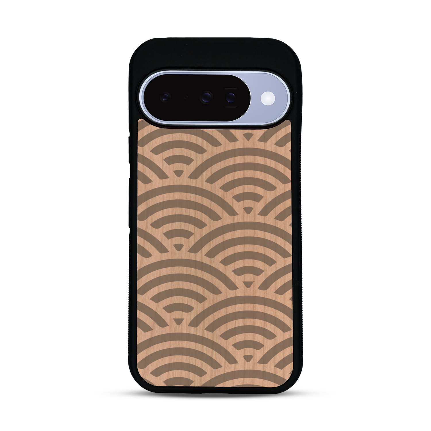 Coque de protection en bois véritable fabriquée en France pour  baptisée "La Sinjak" avec un motif de gravure abstrait représentant la répétition d'un symbole wifi