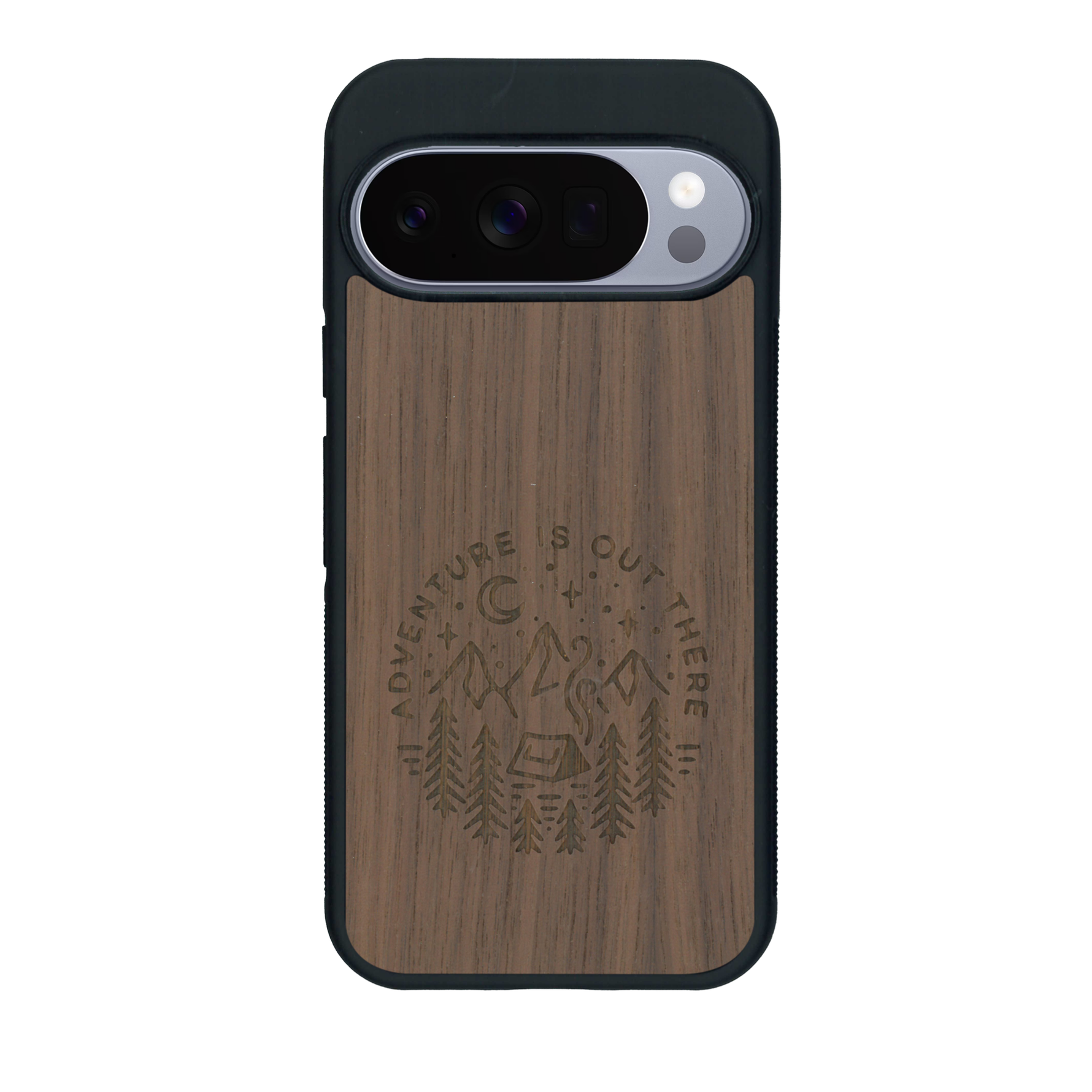 Coque de protection en bois véritable fabriquée en France pour Google Pixel 10 sur le thème du camping en pleine nature et du bivouac avec la phrase "Aventure is out there"