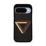 Coque de protection en bois véritable fabriquée en France pour  sur le thème de l'art géométrique qui allie du chêne fumé, du noyer, du bambou et du padouk représentant le triangle de penrose