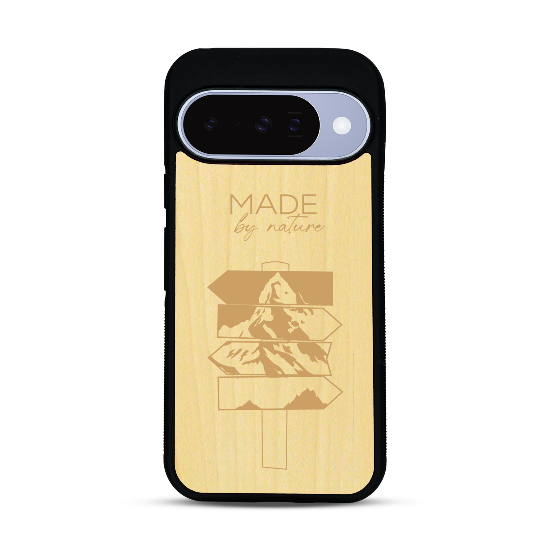 Coque de protection en bois véritable fabriquée en France pour  sur le thème de la nature et des arbres avec une gravure représentant une pomme de pin et la phrase "made by nature"