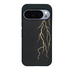 Coque de protection en bois véritable fabriquée en France pour Google Pixel 10 alliant plusieurs essences de bois pour représenter un éclair divin