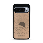 Coque de protection en bois véritable fabriquée en France pour  représentant des montagnes, sur le thème de la randonnée en pleine nature et du trail