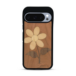 Coque de protection en bois véritable fabriquée en France pour  alliant plusieurs essences de bois pour représenter une marguerite