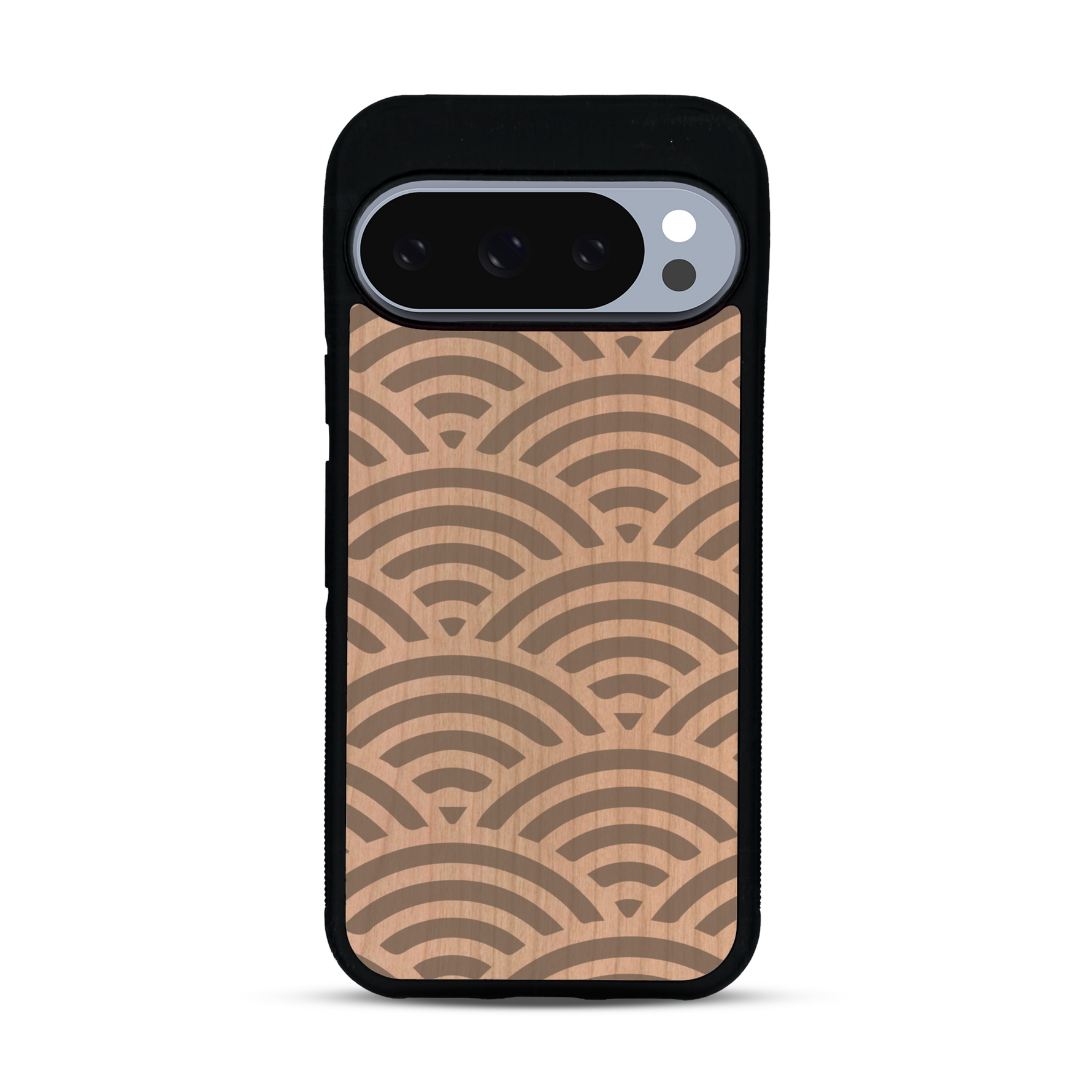 Coque de protection en bois véritable fabriquée en France pour  baptisée "La Sinjak" avec un motif de gravure abstrait représentant la répétition d'un symbole wifi