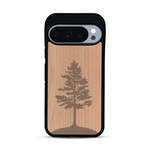 Coque de protection en bois véritable fabriquée en France pour  sur le thème de la nature, de la fôret et de l'écoresponsabilité avec une gravure représentant un arbre 