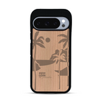 Coque de protection en bois véritable fabriquée en France pour  sur le thème des voyages en vans, vanlife et chill avec une gravure représentant un van vw combi devant le soleil couchant sur une plage avec des vagues