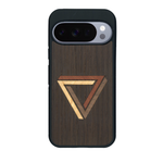 Coque de protection en bois véritable fabriquée en France pour Google Pixel 10 Pro sur le thème de l'art géométrique qui allie du chêne fumé, du noyer, du bambou et du padouk représentant le triangle de penrose