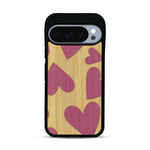 Coque de protection en bois véritable fabriquée en France pour  alliant plusieurs essences de bois pour représenter des coeurs pour les amoureux