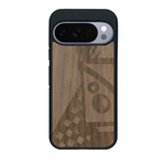 Coque de protection en bois véritable fabriquée en France pour Google Pixel 10 Pro sur le thème du voyage avec un van combi