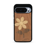 Coque de protection en bois véritable fabriquée en France pour  alliant plusieurs essences de bois pour représenter une marguerite