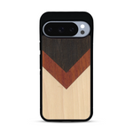 Coque de protection en bois véritable fabriquée en France pour  alliant du chêne fumé, du padouk et du bambou en forme de chevron sur le thème de l'art abstrait
