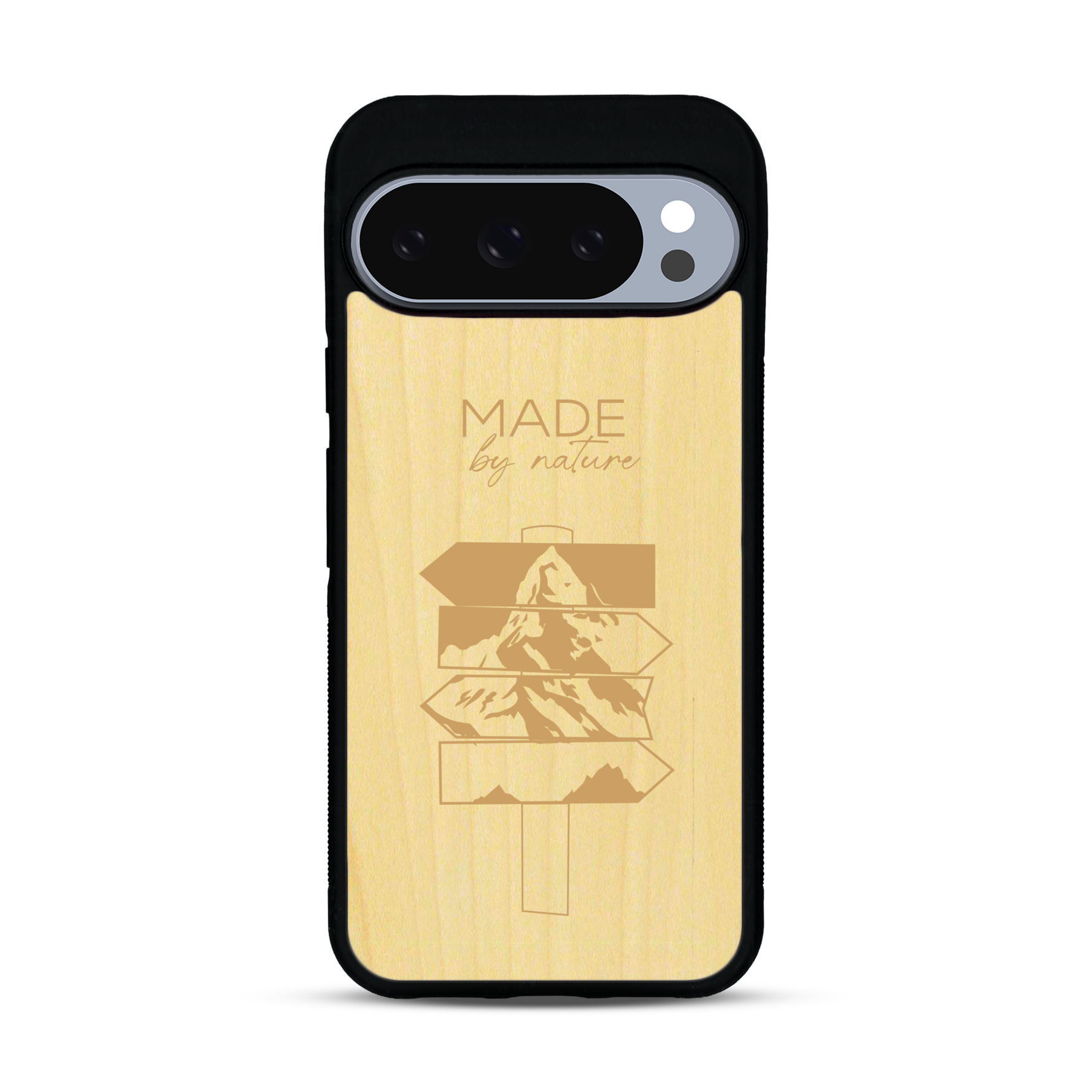 Coque de protection en bois véritable fabriquée en France pour  sur le thème de la nature et des arbres avec une gravure représentant une pomme de pin et la phrase "made by nature"