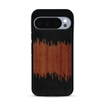 Coque de protection en bois véritable fabriquée en France pour  alliant plusieurs essences de bois pour représenter du magma en fusion