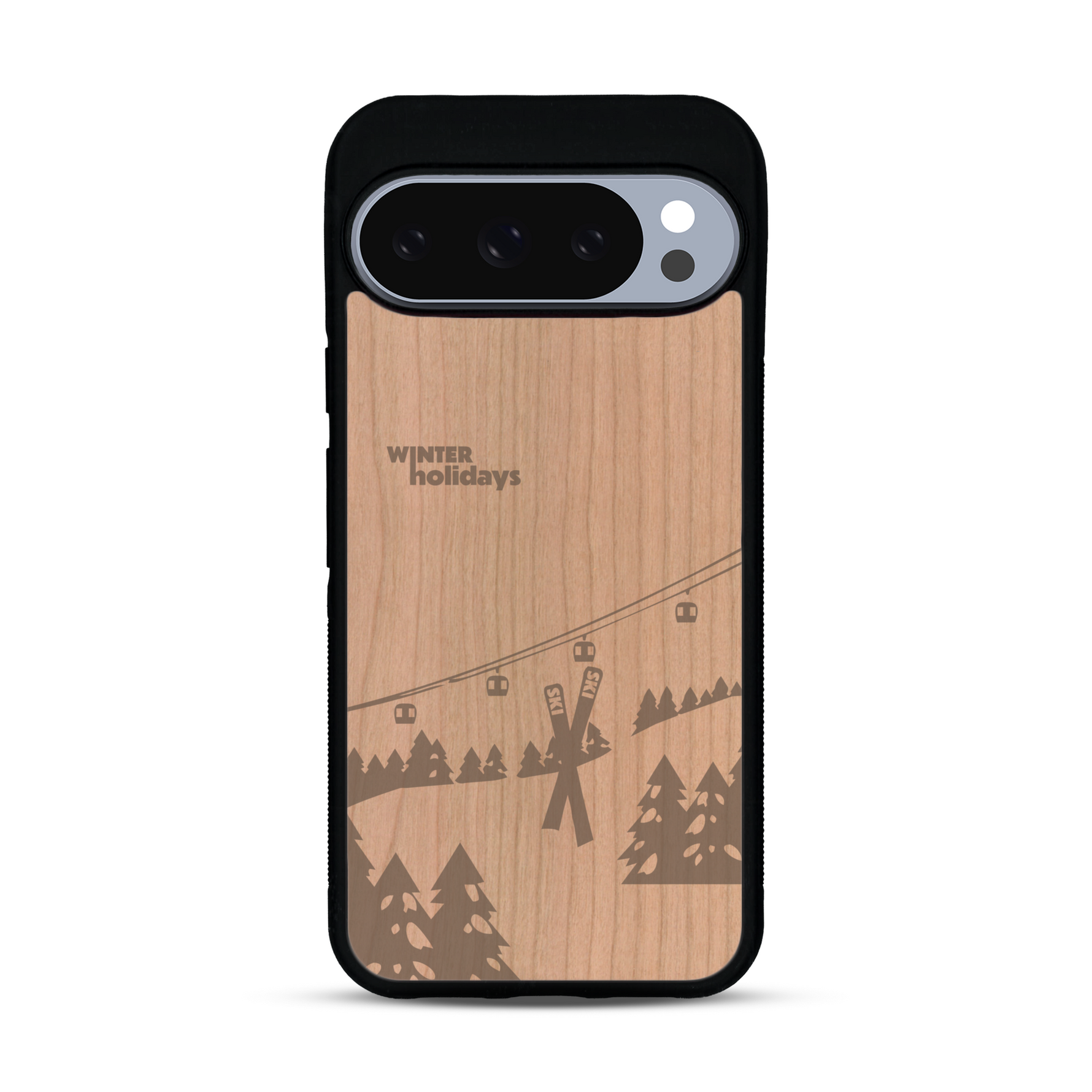 Coque de protection en bois véritable fabriquée en France pour  sur le thème de la montagne, du ski et de la neige avec un motif représentant une paire de ski plantée dans la neige avec en fond des montagnes enneigées