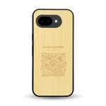 Coque de protection en bois véritable fabriquée en France pour Google Pixel 10A sur le thème de la plage, de l'été et vanlife.
