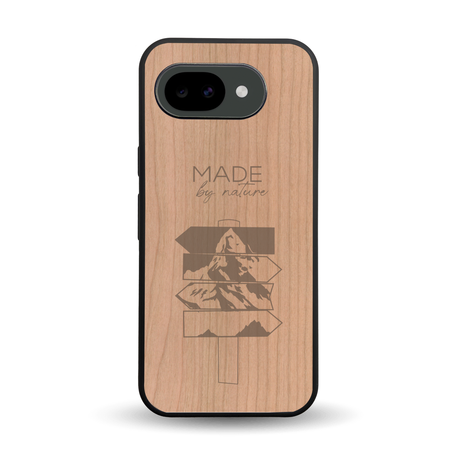 Coque de protection en bois véritable fabriquée en France pour Google Pixel 10A sur le thème de la nature et des arbres avec une gravure représentant une pomme de pin et la phrase "made by nature"