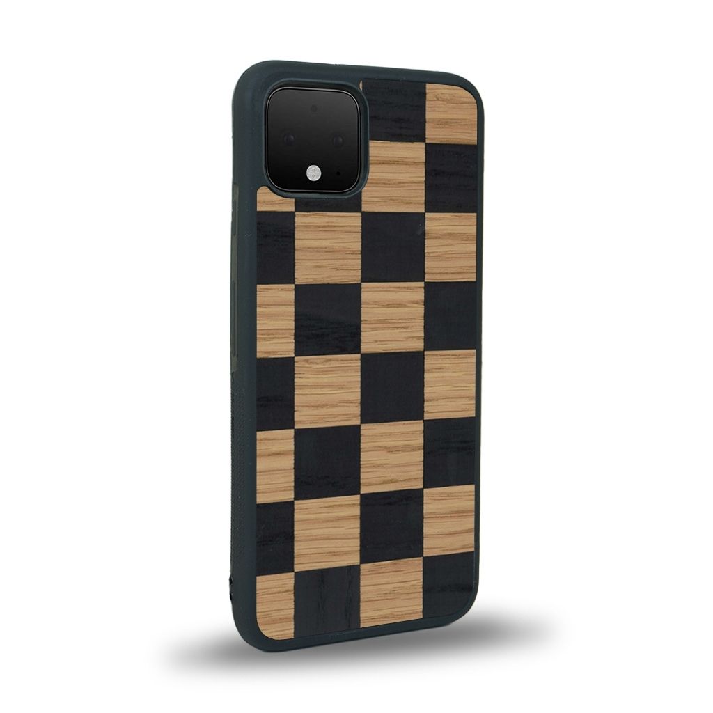 Coque de protection en bois véritable fabriquée en France pour Google Pixel 4 alliant plusieurs essences de bois pour représenter un damier